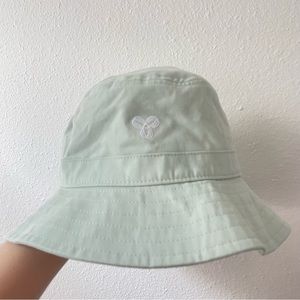 Aritzia TNA hat baby blue